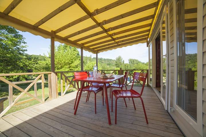 Caravane pour 6 personnes, avec balcon/terrasse et terrasse à Belvès - 4