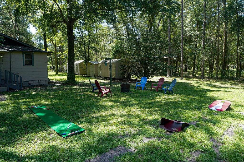 Dogs Give us 5 Stars! Rustic Home, Huge Woodsy & Fenced Yard, Firepit, Close to Dining/Shops in Clay County (FL)