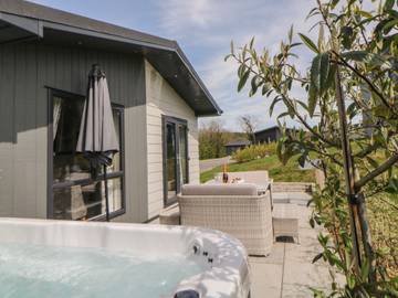 Chalet for 6 People in Broadwoodwidger, Devon, Photo 1