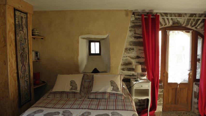Chambre d’hôte pour 2 personnes, avec terrasse à Sablières