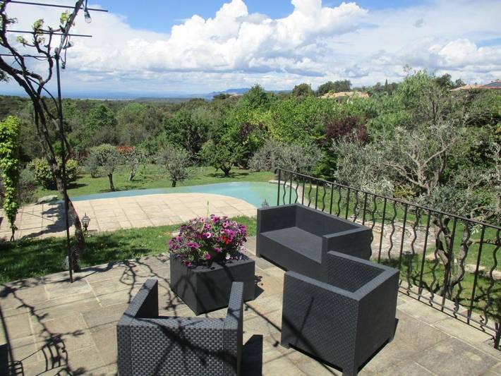 Gîte pour 2 personnes, avec piscine ainsi que vue et jardin à Venasque - 2