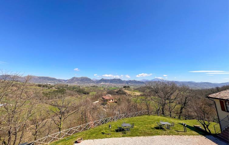 Gîte pour 4 personnes, avec jardin ainsi que piscine et terrasse à Gubbio - 4