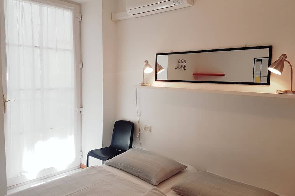 Ganze Wohnung, Spacious Three-room Apartment few Steps Away From Lake Garda in Torbole, Nago-Torbole