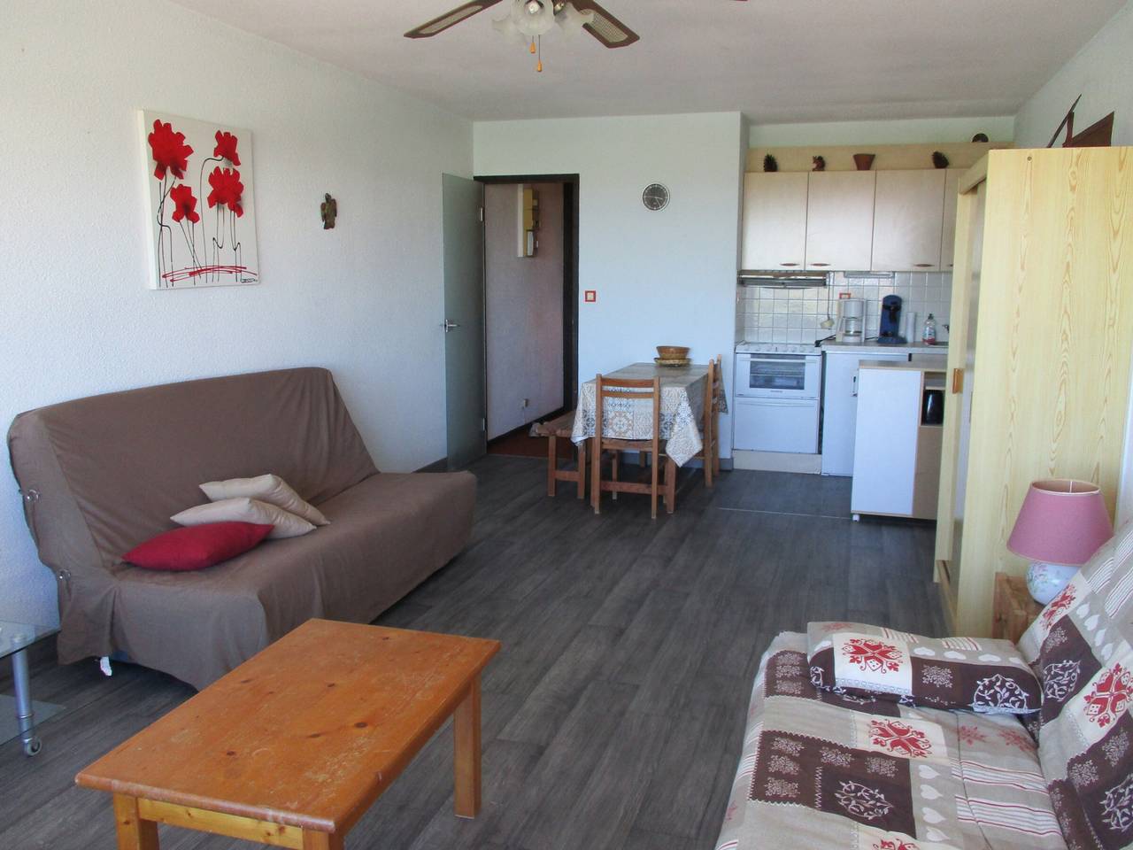 Gehele studio, Beachside Studio in Biscarrosse – Sleeps 4, Sea Glimpse, 2-min Walk to Beach in Biscarrosse Plage, Biscarrosse