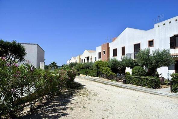 Apartahotel para 8 personas, con jardín y vistas, Se admiten mascotas en Sicilia