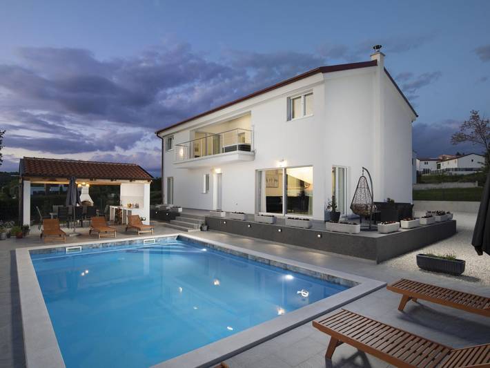 Ferienhaus für 7 Personen, mit Balkon und Terrasse sowie Garten und Pool