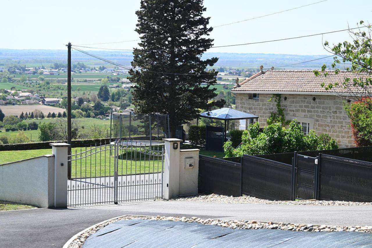 Three-Bedroom House in Beaupuy, Région de Marmande