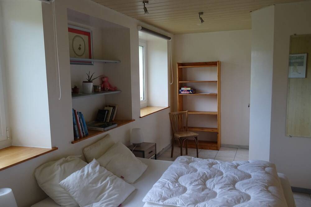 Appartement entier, \"Balcon\" sur les Bassins du Doubs et le village suisse des Brenets in Val de Morteau, Jura Francais