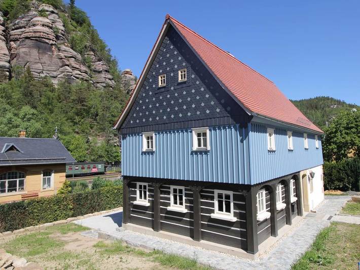 Ferienhaus für 12 Personen, mit Balkon und Terrasse sowie Garten und Sauna in Oybin