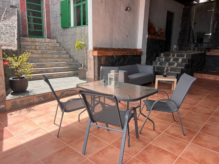 Apartamento entero, Vacaciones 'La Majada De Machín' con vistas al mar, Wi-Fi y aire acondicionado in Tías, Lanzarote