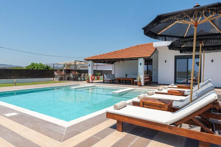 Ferienhaus für 6 Personen, mit Terrasse und Garten in Afantou