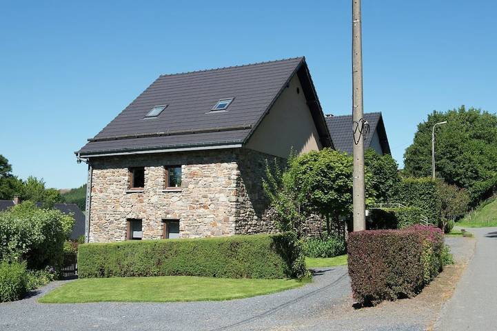 Gîte pour 12 personnes, avec terrasse ainsi que sauna et jardin, animaux acceptés