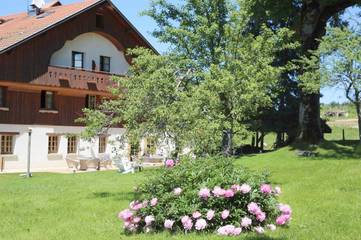 Hôtel pour 2 personnes, avec vue ainsi que sauna et jardin à Verrières-de-Joux