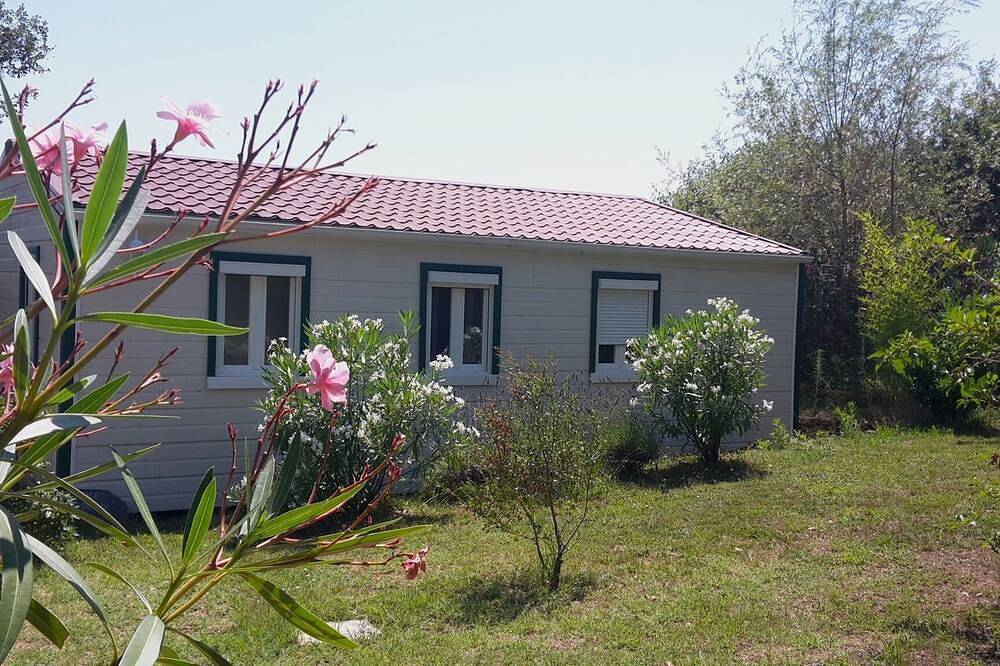 Chalet sans vis à vis au calme avec espace privatif. Gites à l'unisson in Tauriers, Ardèche