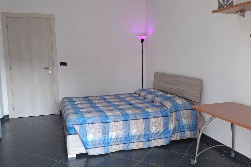 Entire apartment, Bright and spacious apartment a stones throw from Inalpi and the Olympic Stadium in Turin, Turin Province