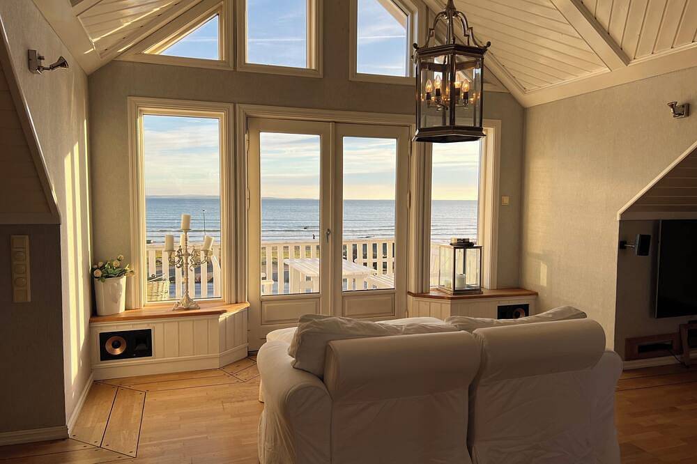 First-Row Beachfront Villa with Stunning Views - Sleeps 15 people in Tønsberg