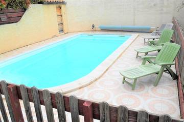 Location de vacances pour 12 personnes, avec sauna et jardin, animaux acceptés à Saint-Clément