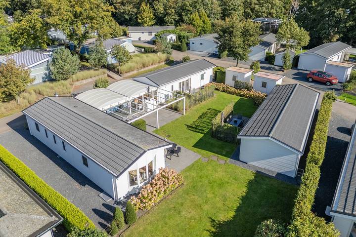 Chalet voor 20 personen, met terras en tuin in Nunspeet