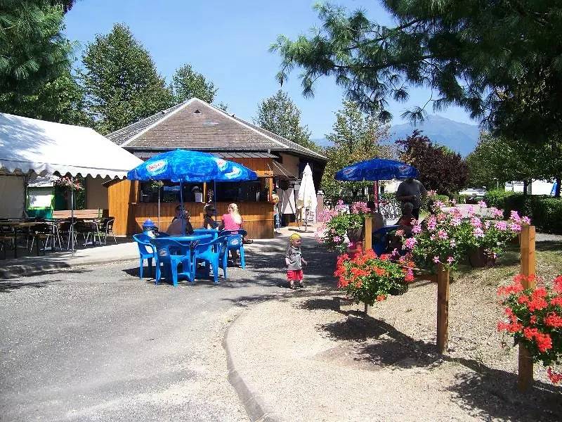 Mobile-home 2 chambres + Terrasse 6 personnes in Saint-Pierre-d'Albigny, Région de Chambéry
