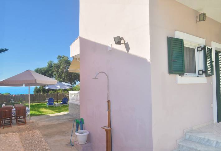 Location de vacances pour 2 personnes, avec vue ainsi que vue sur l’océan et jardin à Agios Gordios - 3