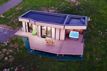 Gîte pour 2 personnes, avec terrasse ainsi que jacuzzi et jardin à Anould