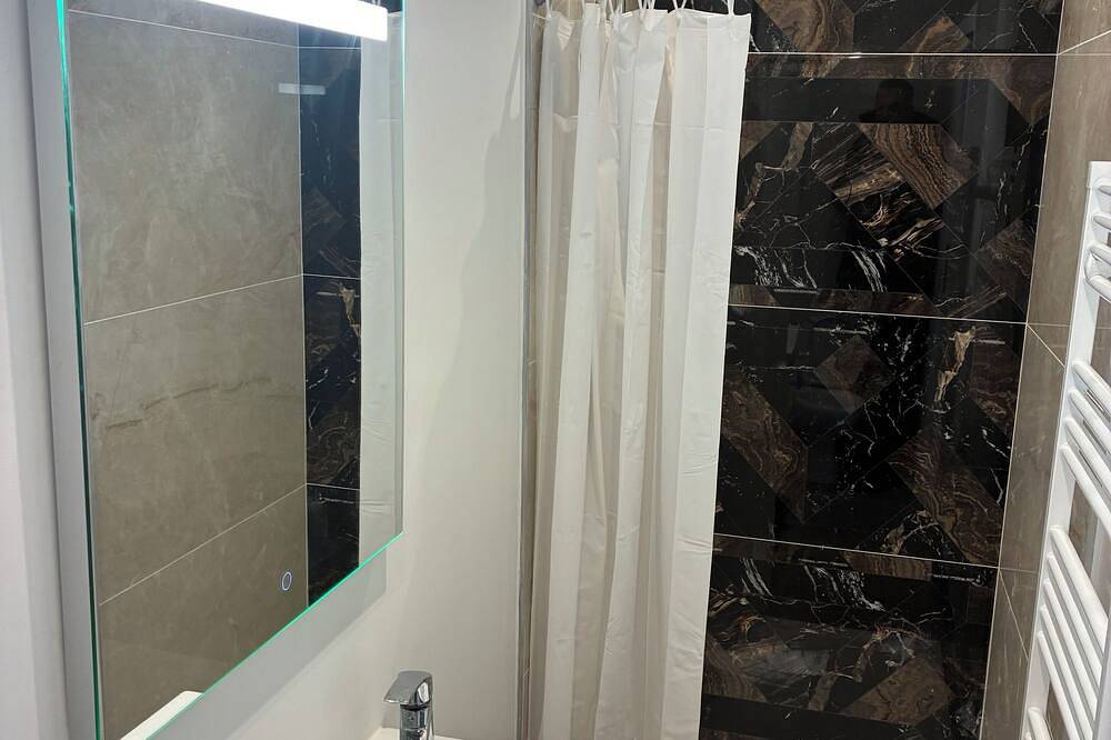 Appartement entier, Magnifique2 pièces en bors de Marne en rez de jardin in Noisy-le-Grand, Seine-Saint-Denis