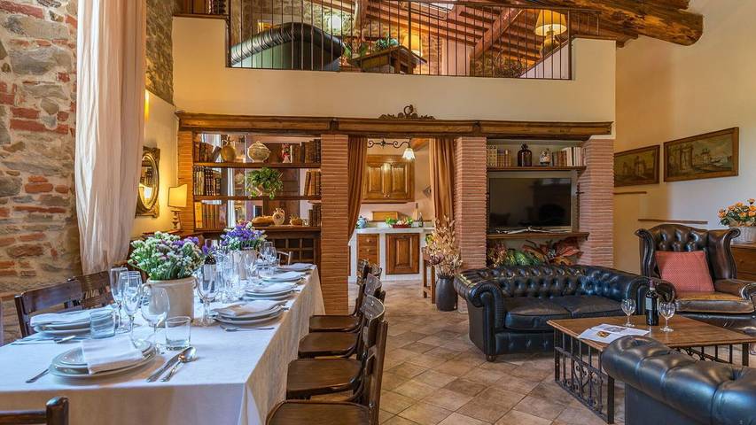 Loft per 10 persone, con terrazza e giardino nonché piscina ad Arezzo