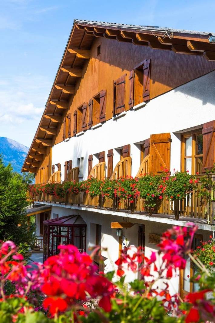 Hôtel pour 2 personnes, avec jardin et jacuzzi ainsi que piscine et sauna