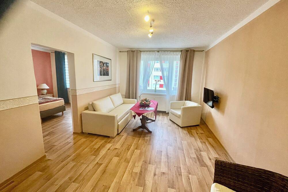 Ganze Wohnung, In 5 Minuten zu Fuß am See / Flüge und Rundflüge mit dem Privatflugzeug in Zwenkau, Zwenkauer See