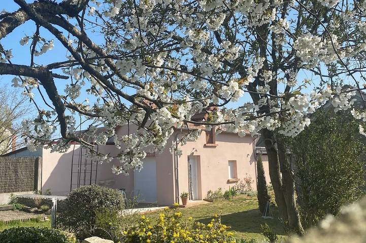 Gîte pour 2 personnes, avec jardin à Gièvres