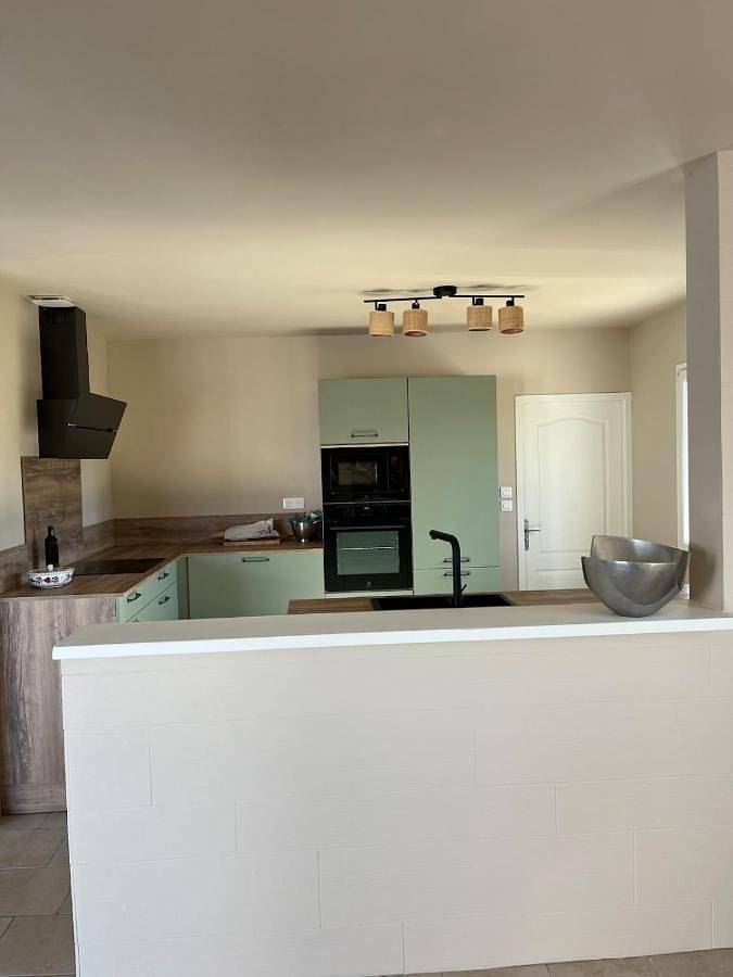 Location de vacances pour 5 personnes, avec vue ainsi que terrasse et piscine à Puyméras - 4