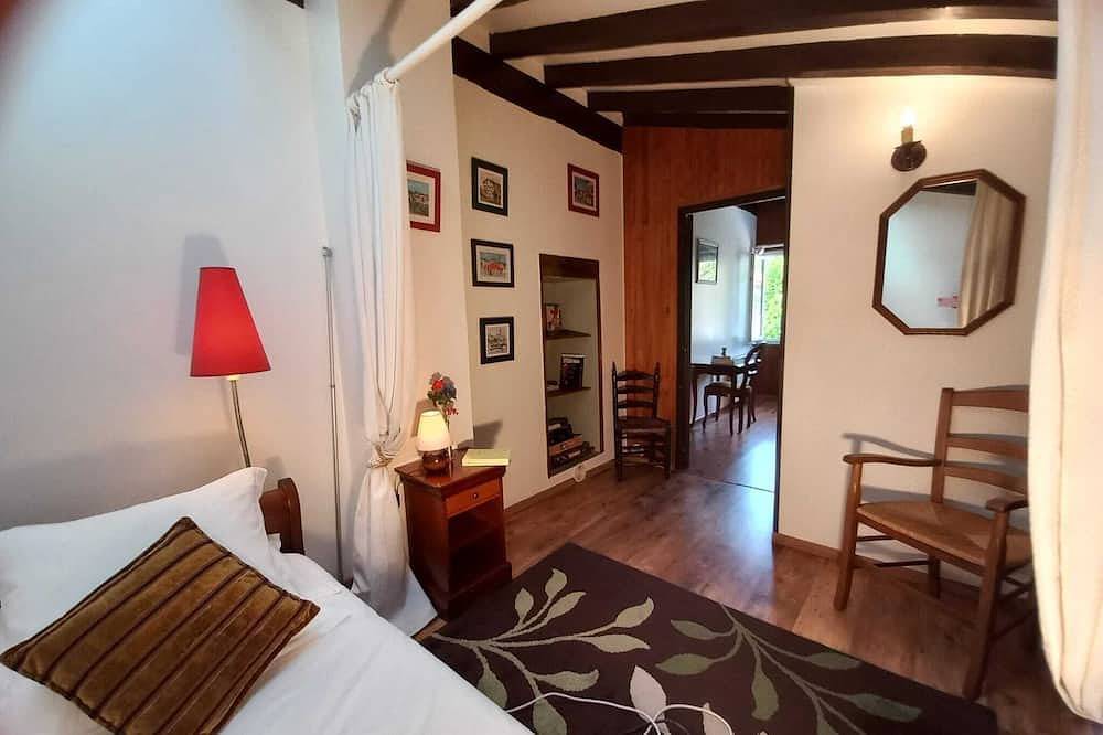 Entire apartment, T3 + Basque Coast terrace (furnished with tourism classified 3 ***) sea and mountain in Saint-Pée-sur-Nivelle, Bayonne region