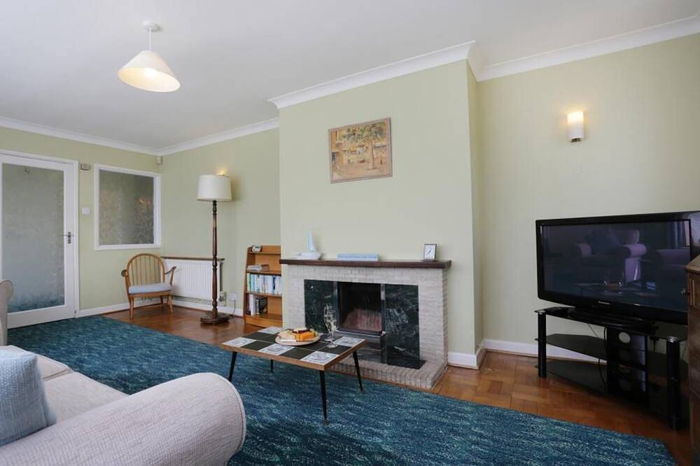 Bournecoast: Bungalow Located Near Hengistbury Head And Sandy Beaches in Bournemouth, South West England