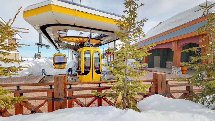 Vacation rental for 8 people, with hot tub and balcony in Big White