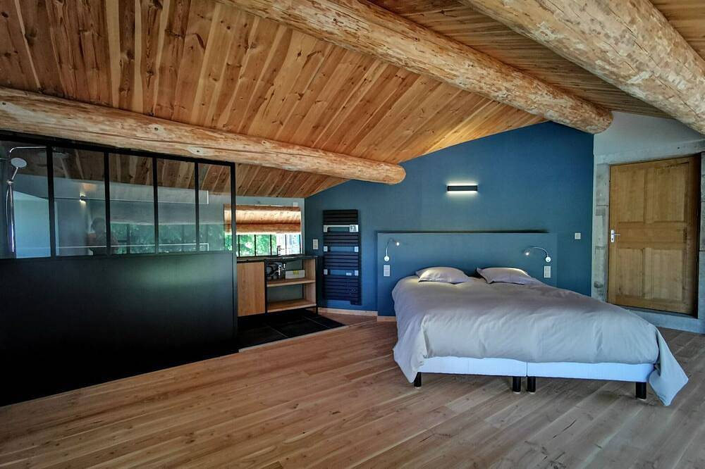 Casa rural luminosa con piscina y zonas de descanso en plena campiña in Saint-Étienne-Lardeyrol, Macizo Central