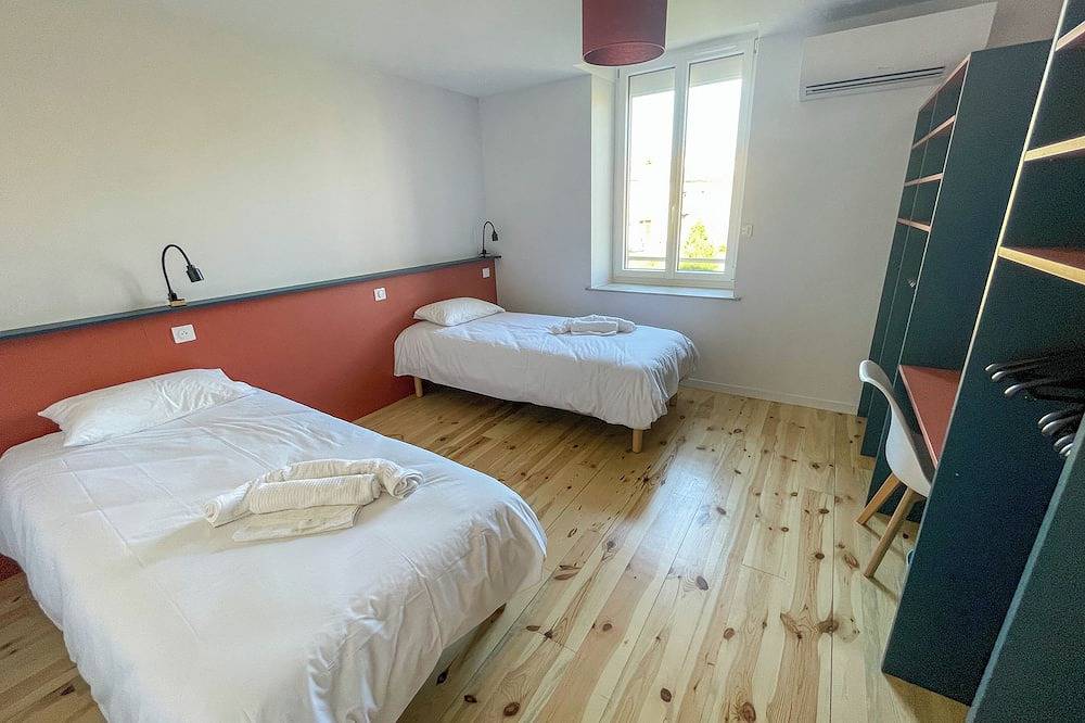 Gîte la Bamboche - 15 couchages, salle sur demande in Lapte, Haute-Loire