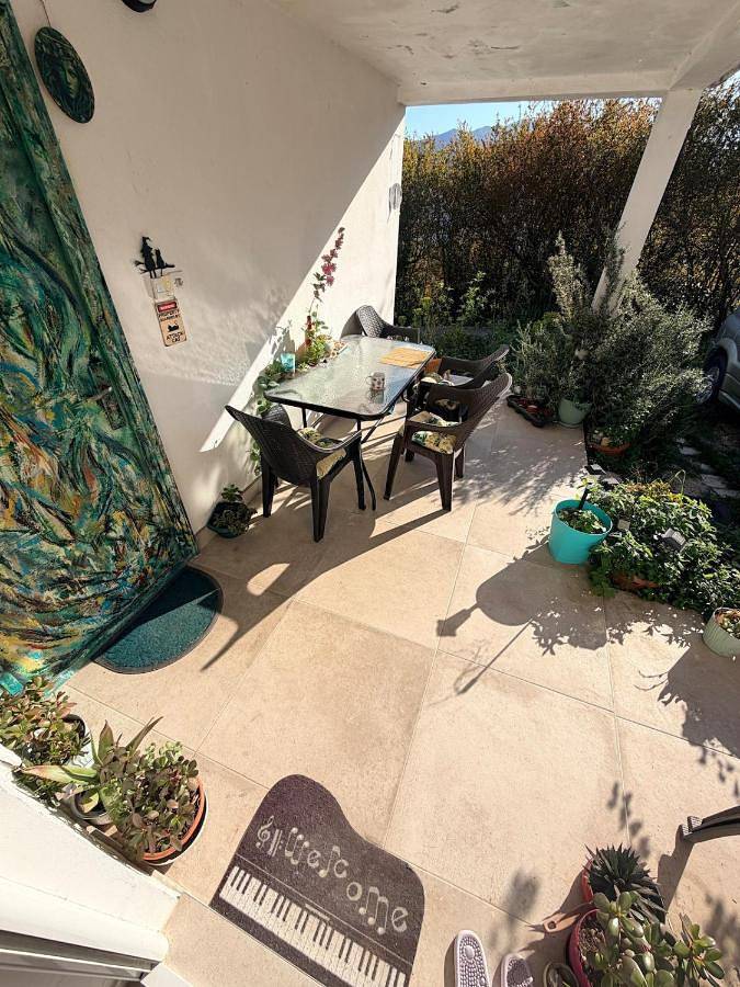 Gîte pour 2 personnes, avec jardin et terrasse dans Risan - 2