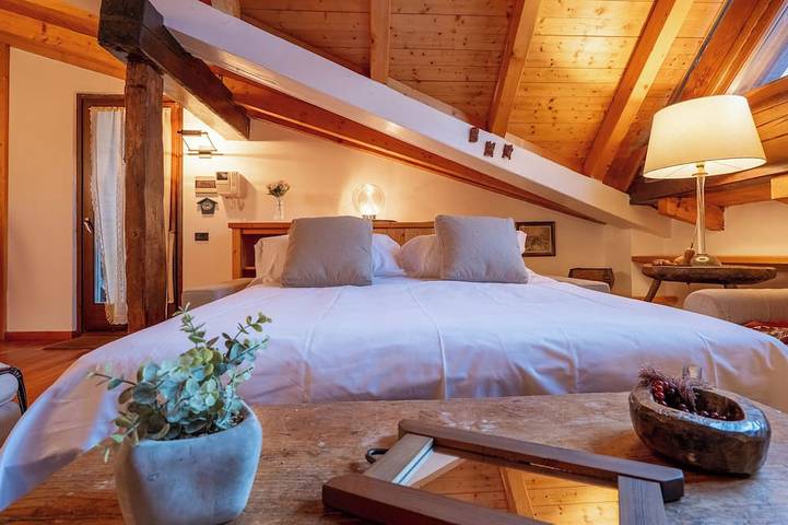 Ganze Wohnung, The Aimone - Historic Alpine Retreat in Cervinia, Valtournenche