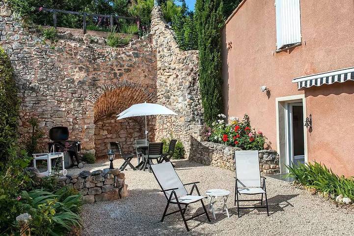 Gîte pour 5 personnes, avec piscine, animaux acceptés à Mormoiron