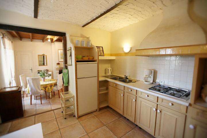 Gîte pour 4 personnes, avec piscine ainsi que terrasse et jardin à Charols - 4