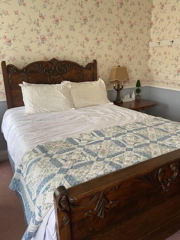 Ah #5 · Ah #5 Queen Suite w/Shower in Wabasha, Wabasha County