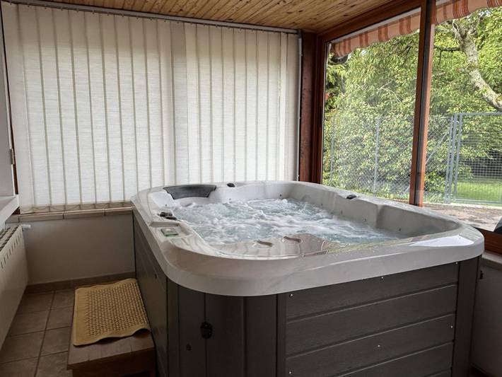 Gîte for 2 people, with terrace and hot tub as well as garden - 1