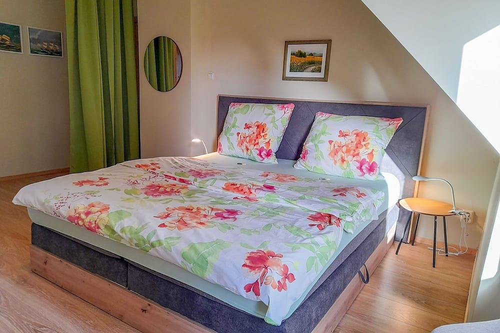 Entire apartment, Ferienwohnung 1 - Ferienwohnungen an der Ostsee - Alleinlage am Waldrand in Ahrenshagen-Daskow, Western Pomerania