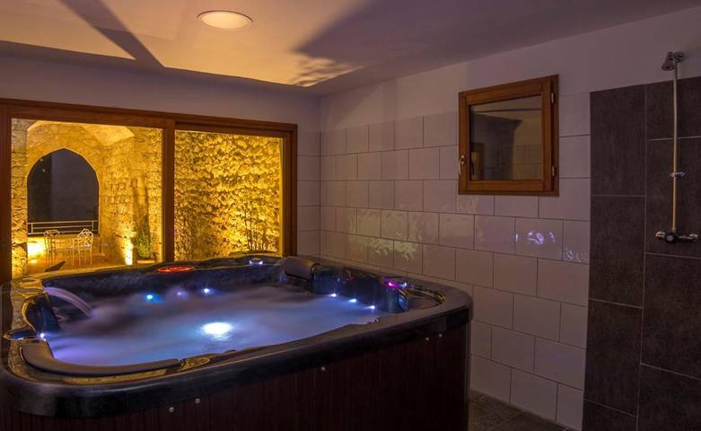 Location de vacances pour 15 personnes, avec piscine et jardin ainsi que jacuzzi et sauna, adapté aux familles à Maubec (Tarn-et-Garonne) - 2