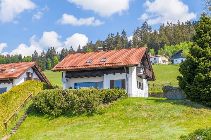 Ferienhaus für 6 Personen, mit Balkon und Garten