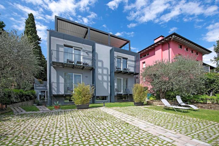 Holiday rental for 2 people, with Hot tub and Garden in Lake Garda
