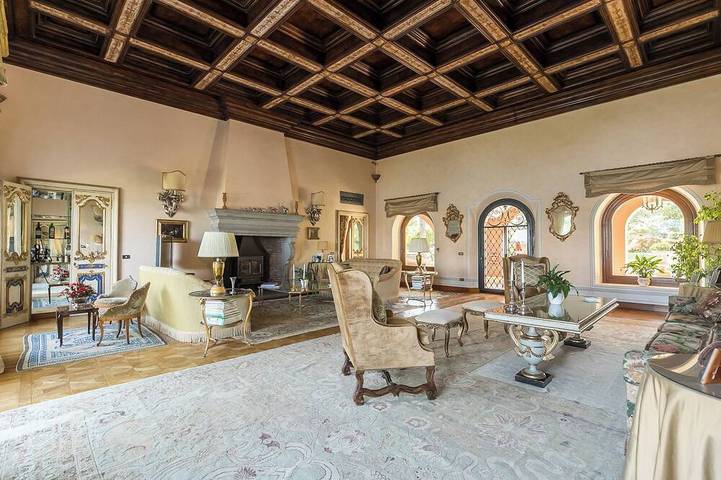 Luxury lakefront villa near Rome set in its own private park in Nepi, Braccianosee