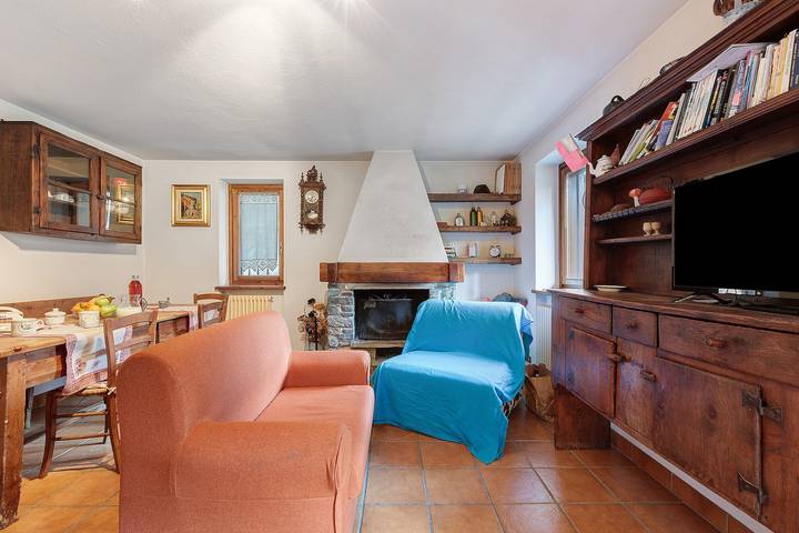 Entire apartment, Apartment 'Gigi E Laura' with Mountain View, Balcony and Wi-Fi in Lillaz (Cogne), Cogne