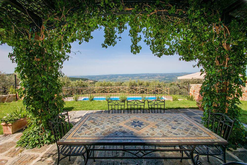 Detached villa with private and fenced pool 1,6km Montecchio, 20km from Orvieto. in Montecchio, Provinsen Terni