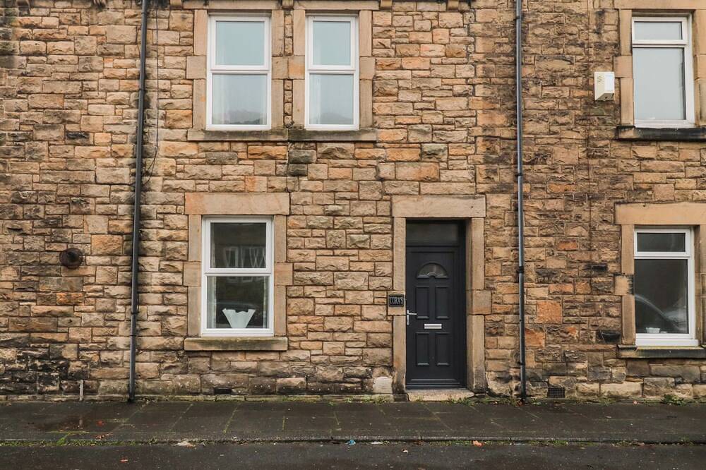 Coras House, pet friendly, character holiday cottage in Amble in Amble, Northumberland
